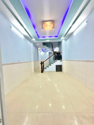 Продаётся дом, 5 спален, 65 м², Bình Tân