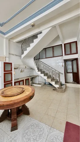 -Vị trí trung tâm, giáp Q5, Q11, tiện ích xung quanh đầy đủ, cạnh Trung tâm thương mại, bệnh viện,….