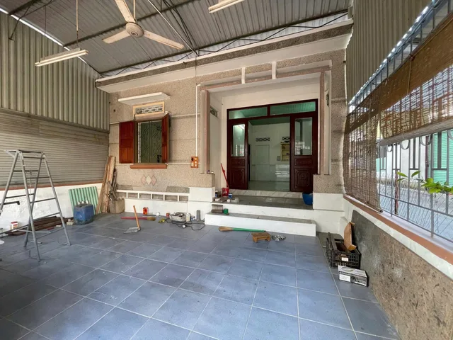 CHO THUÊ NHÀ GÓC 2 MẶT TIỀN ĐƯỜNG ĐIỆN BIÊN PHỦ NHA TRANG, CÁCH BIỂN 300M. Dt 70m2. Giá 15tr/tháng