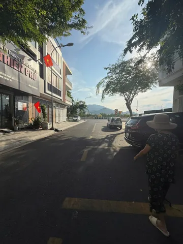 Bán Nhà riêng 100m2 có sẵn 100 m2 thổ cư giá 16 tỷ tại Đường B8 Phường Phước Hải Thành phố Nha Trang Khánh Hòa