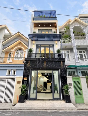 Nhà  - 4 phòng ngủ - 5 phòng vệ sinh - xây dựng 3 tầng + sân thượng - 4,3M x 11,8M - đường Đào Tông Nguyên - Nhà Bè - liên hệ 0919089456