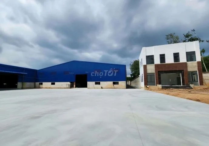 Cho thuê xưởng 8400m2.Đầy đủ giấy tờ,Gần khu Cn visip 2,Tân uyên,BD