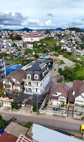 Bán khách sạn 5 tầng mặt tiền Triệu Việt Vương hướng đi Hồ Tuyền Lâm. hoàn công đầy đủ khách sạn đẹp mới