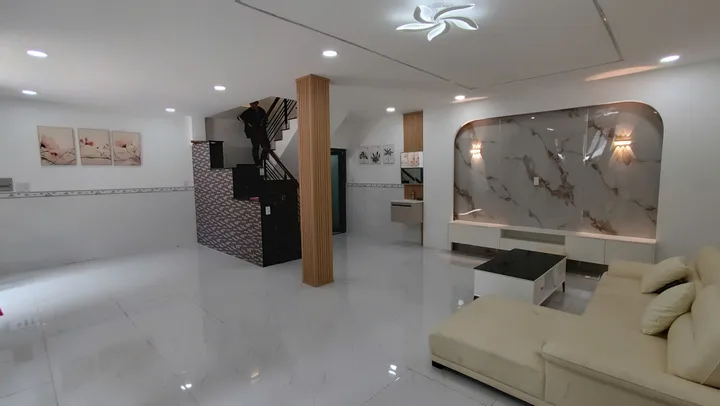 Продаётся дом, 4 спальни, 60 м², Bình Tân