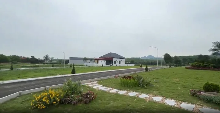 Em cần bán lô đất vuông vắn tại Ba hàng đồi Lạc Thuỷ HB giá 250 triệu