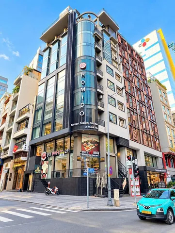 🌟 QUẬN 1 – CHO THUÊ TÒA NHÀ GÓC 2 MT 12 LÊ THÁNH TÔN – 10x16M, NỞ HẬU 11.7M – HẦM + 10 TẦNG – 1.300M² SÀN – GIÁ 500TR/THÁNG!