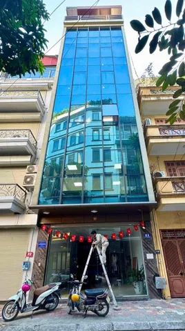 Cho thuê nhà mặt phố Mạc Thái Tông, Cầu Giấy 90m² x 7 tầng, có thang máy, giá 75 tr/tháng làm văn phòng.