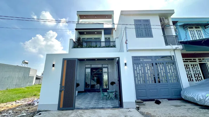 Bán nhà xây mới gần Cầu Lớn, Diện tích 5x27m, nhà 4 phòng ngủ, SHR hoàn công