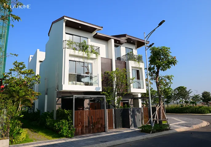 NHÀ PHỐ VƯỜN LA HOME MẶT TIỀN LƯƠNG HÒA BÌNH CHÁNH GIÁ 3,95 TỶ CHỈ CẦN 595 TRIỆU BAN ĐẦU