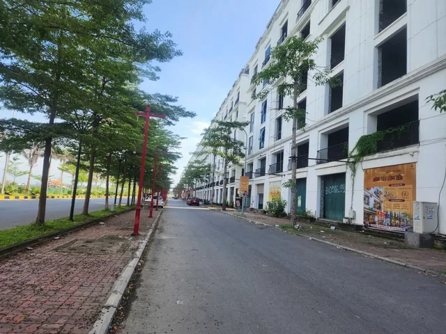 Bán Shophouse 7 Tầng Trục Chính Cát Tường SmartCiTy, Yên Phong Mt 10m Dt 160m2 Giá 18.5 Tỷ lh e Điệp 0395777369