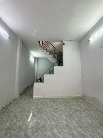 - Vị trí: Ngay Sát Mặt Tiền Lê Văn Quới, Ngã Tư Bốn Xã, Phan Anh, Hòa Bình.