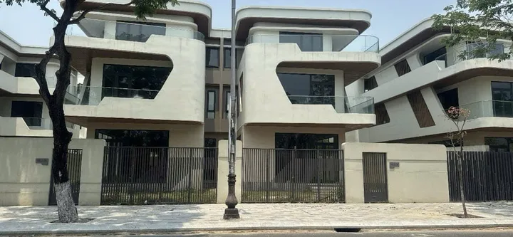 Biệt thự mặt tiền đường Thăng Long view sông Hàn- Elysia Complex City-303m2-Gía 52 tỷ