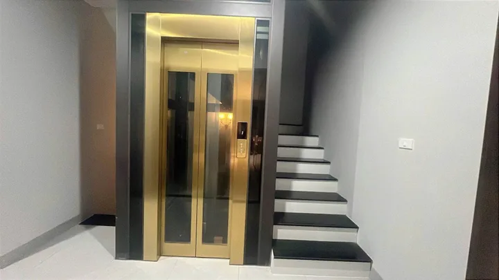Bán nhà Mễ Trì 37m2 x 6 tầng, thang máy, ô tô đỗ cửa, gần sân Mỹ Đình - 10,x