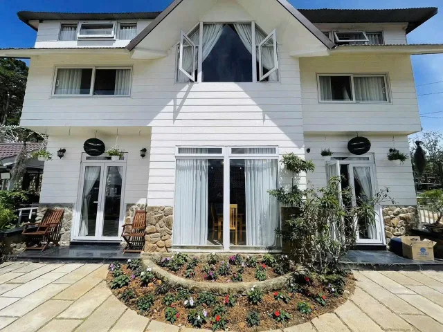 4-bedroom house for rent, 350 m², Phường 4