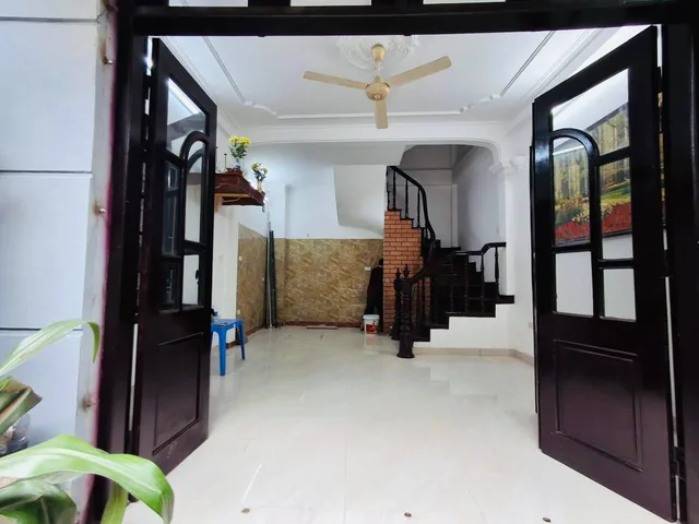 Cho thuê Nhà riêng 30m2 x 4T giá 13.5 triệu Đường Láng, Quận Đống Đa Hà Nội