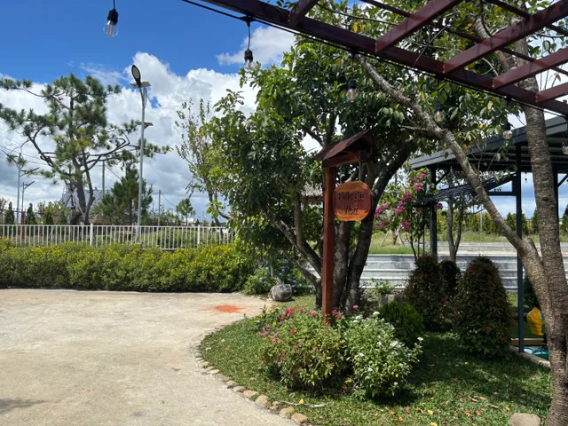 Bán Nhà riêng 1570m2 có sẵn 355 m2 thổ cư giá 6.5 tỷ tại Đường Thống Nhất Xã Phú Hội Huyện Đức Trọng Lâm Đồng