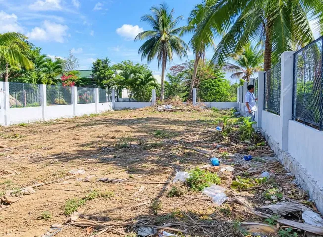 Ngân hàng thanh lý mảnh đất. Diện tích: 10x30 Thổ cư . Giá : 720 triệu bao sa.g tên sổ sách. 0909786440