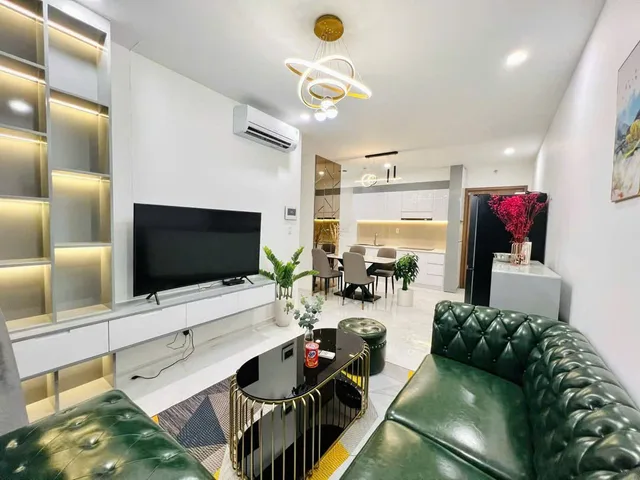 Bán Căn hộ chung cư 55m2 giá 2.8 tỷ tại Đường Bạch Đằng - - Gia đình chuyển công tác nên có nhu cầu bán lại căn hộ 2PN ban công Đông Nam view hồ Hồ Bơi