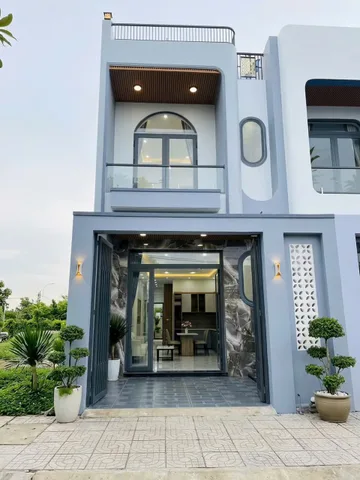 🏡 NHÀ 2 LẦU + SÂN THƯỢNG – KẾ BÊN CHỢ HƯNG LONG (CHỈ 1,98 TỶ)