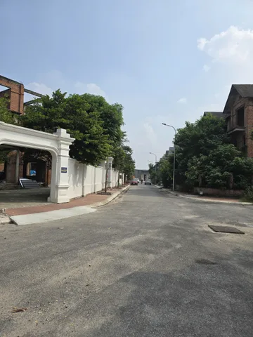 Bán BT xây thô Tiên Sơn . Tiên Du . Dt 560m. Mt 14.5m . Hướng N. Giá 22 tỷ