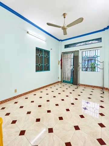 - Vị trí: Vài Bước ra Mặt Tiền Ông Ích Khiêm - Đường 3/2 - Lãnh Binh Thăng - Bình Thới
