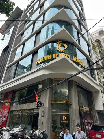 CHO THUÊ TÒA NHÀ THÔNG SÀN TRUNG KÍNH -Diện tích 110m², gồm 6 tầng nổi và 1 tầng hầm.
