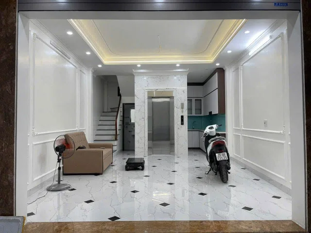 Cho thuê nhà 5 tầng THANG MÁY ngõ 523 MINH KHAI, Hai Bà Trưng. 14 triệu/tháng. Ưu tiên: Hộ Gia Đình