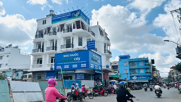 NHÀ PHỐ THƯƠNG MẠI 1 TRỆT 3 LẦU MẶT TIỀN ĐƯỜNG SỐ 1 - CHỢ CÁI VỒN