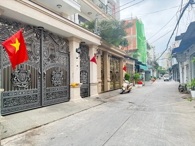 Lũy bán Bích - Phú Thọ Hoà - hẻm xe hơi thông - 81m2 - 3 tầng + ST - có PN Trệt