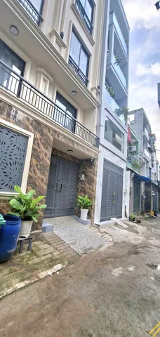 Chỉ hơn 6ty, có nhà 5 tầng tại Bình Tân, hẻm xe hơi