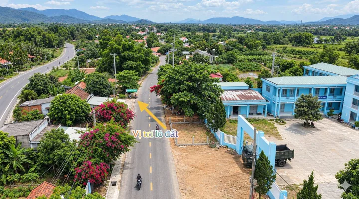 Đất mặt tiền đối diện trường tiểu học Hòa Phú