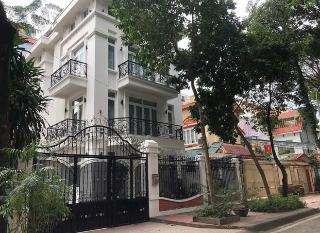 CHO THUÊ BIỆT THỰ CĂN GÓC NGUYỄN THỊ ĐỊNH - 4 TẦNG - 1 hầm  GIÁ 55 TR/THÁNG