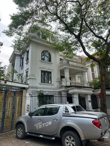 CHÍNH CHỦ CHO THUÊ BIỆT THỰ 2 MẶT THOÁNG ĐƯỜNG NGUYỄN THỊ ĐỊNH - CẦU GIẤY