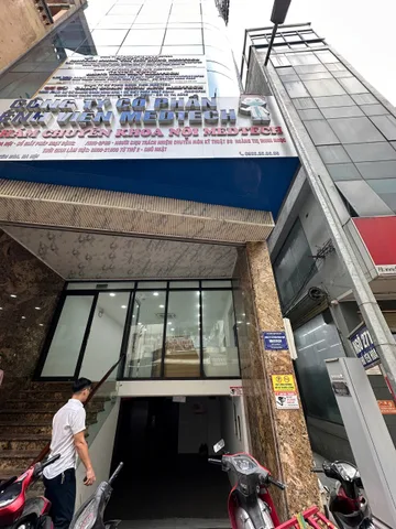 Cho thuê tòa nhà lô góc nhà kính mặt phố Yên Hòa, Hà Nội.