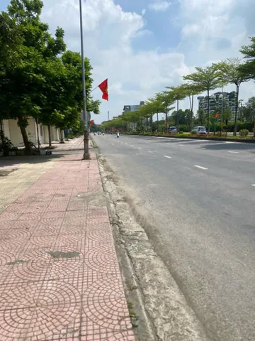 🍑Bán Nhà Mặt QL1A, Lô Bao, Thị Trấn Lim, Tiên Du Mt 8.5m Dt 150m2 Giá 24.5 Tỷ lh e Điệp 0395777369