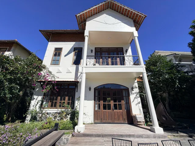 Bán biệt thự sân vườn 408m2 full đất ở Trần Thái Tông cách Hồ Xuân Hương chỉ 3km