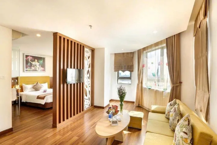 BÁN KHÁCH SẠN 4 SAO -GÓC 2 MT NGUYỄN XUÂN KHOÁT –382M2- 44 PHÒNG- 130 TỶ