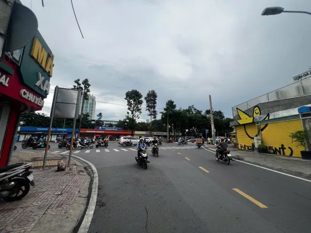 BÁN NHÀ 200M² ĐẤT THỔ CƯ SÁT VINCOM VÕ VĂN NGÂN – THỦ ĐỨC - NGANG 9,5M- 11,8 TỶ.