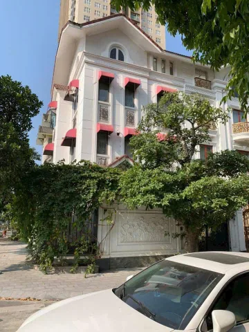 Cho thuê biệt thự vị trí đắc địa tại khu đô thị Vimeco Nguyễn Chánh,Đất 150m², xây dựng 100m² x 4 tầng + 1 hầm rộng rãi