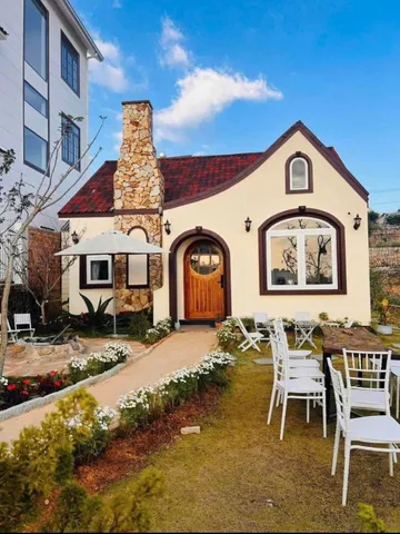 Căn villa cổ tích đẹp và sân vườn rộng rãi ko quá xa trung tâm