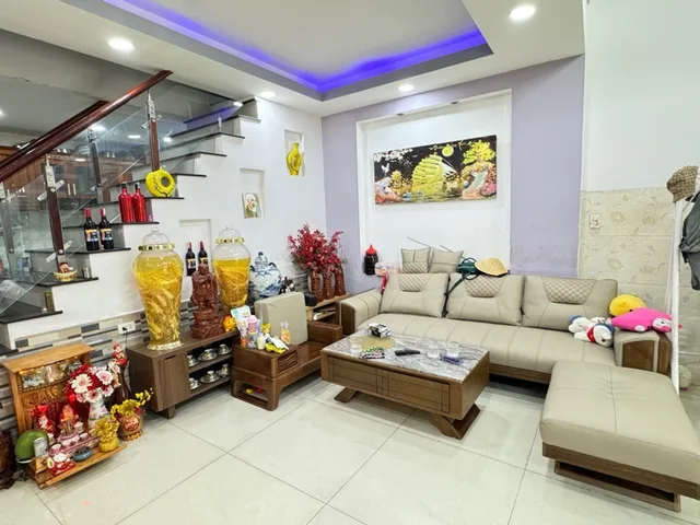 NHÀ ĐẸP TRỊNH ĐÌNH TRỌNG – DT 5.5x13M – KẾT CẤU 3 TẦNG – HẺM THÔNG XE HƠI – CHỈ 5.X TỶ