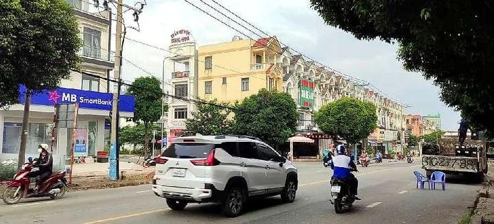 MẶT TIỀN ĐT743 P.DĨ AN - ĐỐI DIỆN KDC PHÚ HỒNG THỊNH 6, 183M2 - 8,85 TỶ