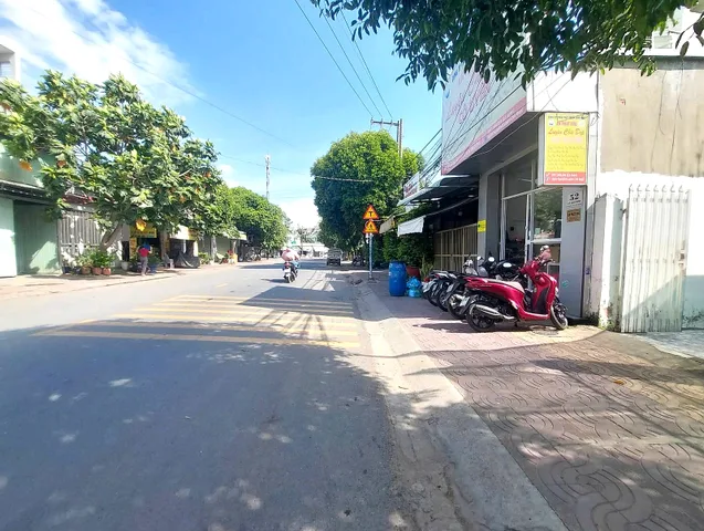 LÊ QUÝ ĐÔN P.DĨ AN - NHÀ CẤP 4 ĐẤT 210M2 NỞ HẬU, SÂN Ô TÔ - 9 TỶ