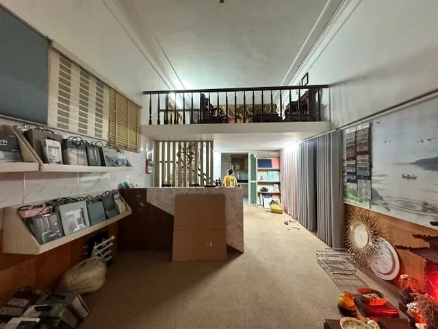 Cho thuê nhà riêng Nguyễn Trãi 72 m2 x 3 tầng,  oto đỗ cửa
