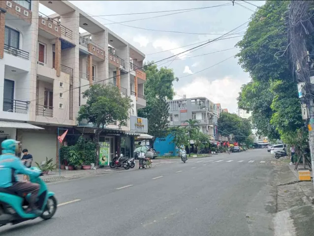 💢 Vị trí Mặt tiền kinh doanh sầm uất, vừa ở vừa làm văn phòng khá đẹp.