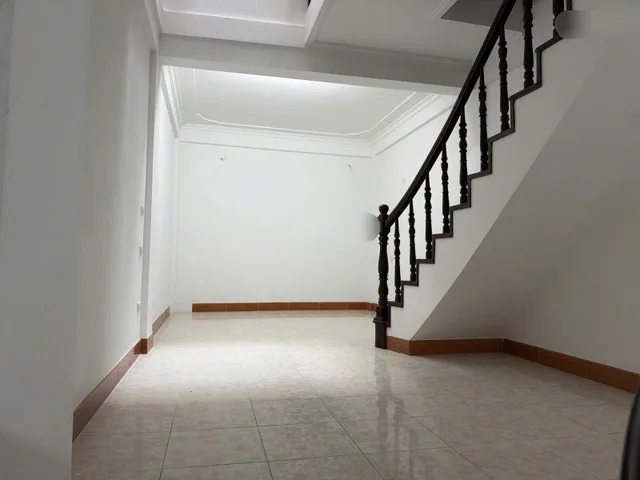 Cần cho thuê nhà mặt ngõ  Trần Khát Chân, Hai Bà Trưng OTO TRÁNH, KD 36M x 4T giá 15 triệu