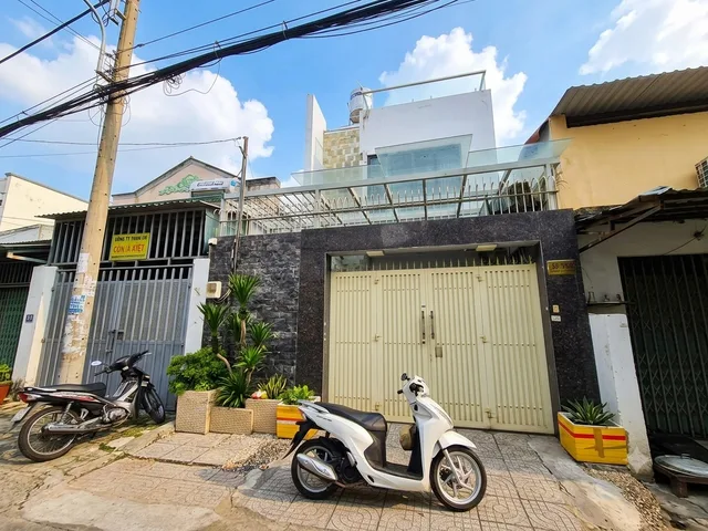 BÁN NHÀ HẺM XE HƠI TRÁNH.DT KHỦNG 100M2 NGAY ĐẠI HỌC LUẬT HIỆP BÌNH CHÁNH.THỦ ĐỨC