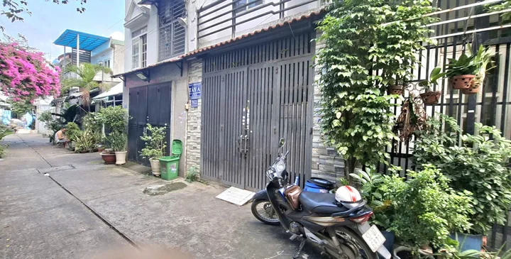 Hương lộ 2, nhà mặt tiền gần 5m, hẻm xe hơi chỉ hơn 6ty xíu