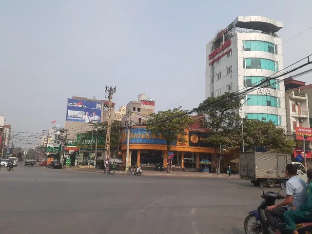 Bán Nhà riêng 406m2 thổ cư x 4 tầng + 3 gian nhà gỗ lim , 3 mặt đường oto tải TT trạm trôi - hoài đức