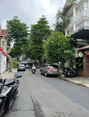 Bán Nhà phố mặt tiền kinh doanh buôn bán
thổ cư 100% giá 42 tỷ tại Đường Hoa Lan - Phường Cầu Kiệu TP. Hồ Chí Minh